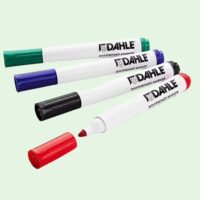 Vier keer een whiteboardstift van Dahle in kleuren groen, blauw, zwart en rood