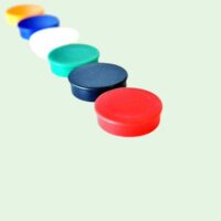 Gekleurde voordelige whiteboardmagneten van Desq van 30mm op een rij