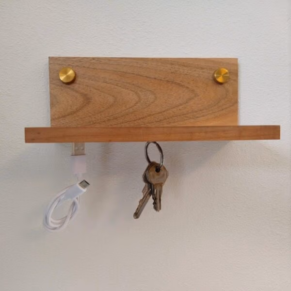 Houten sleutelplankje met drie sterke magneten