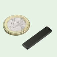 Zwarte blokmagneet van 30 mm lang