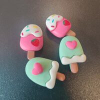 Koelkastmagneten ijsjes aan stokje