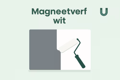 Minimalistische illustratie van magneetverf met een grijze onderlaag en een witte afwerklaag die wordt aangebracht met een verfroller, op een mintgroene achtergrond in de huisstijl van MagneetjesWinkel.nl.